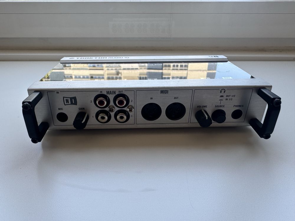 Traktor Audio 10 | Native Instruments