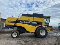 Kombajn zbożowy New Holland CS540 .