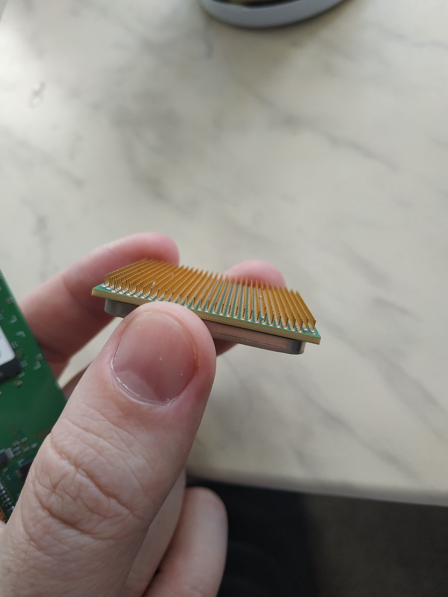 Процесор AMD Athlon 64 3000+. Оперативка 1гб.