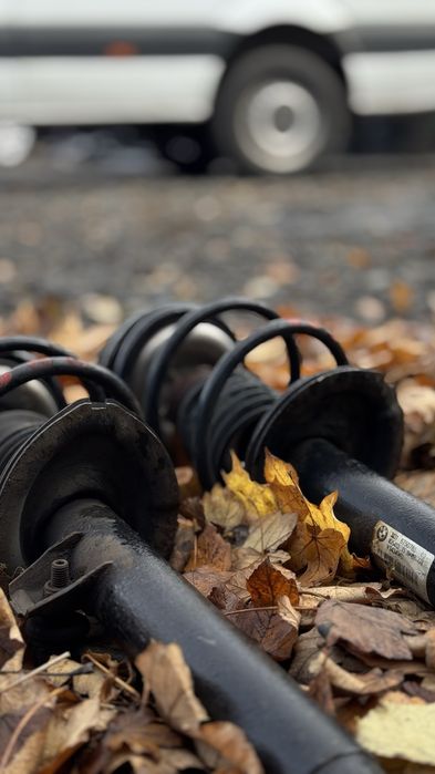 Передні Стойки Стійки БМВ E46 оригінал червоні мітки стойки пружина