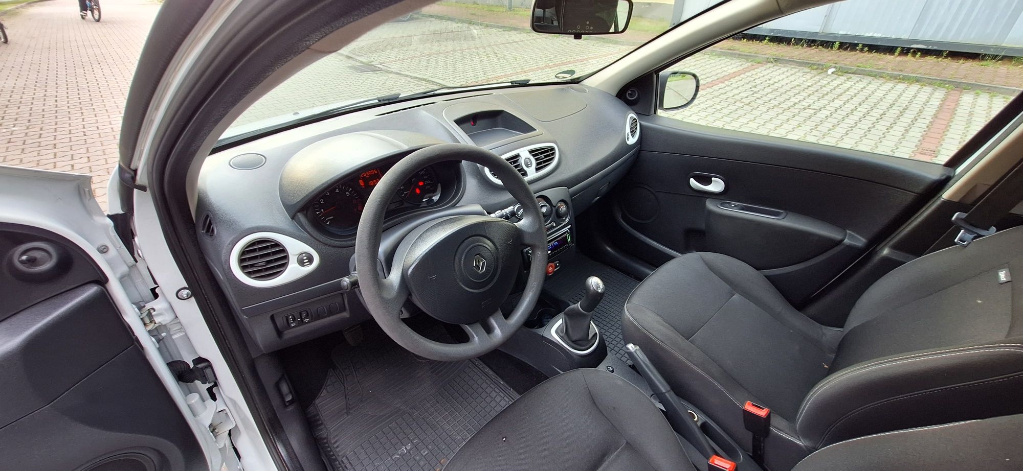 Renault Clio 1.2 benzyna 5 drzwi klima