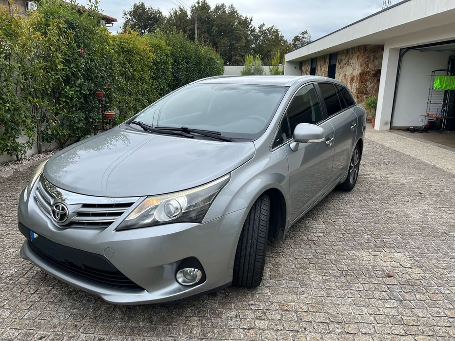 Toyota Avensis 2.0 D4D SW 2013 | Carrinha Familiar Fiável e Económica