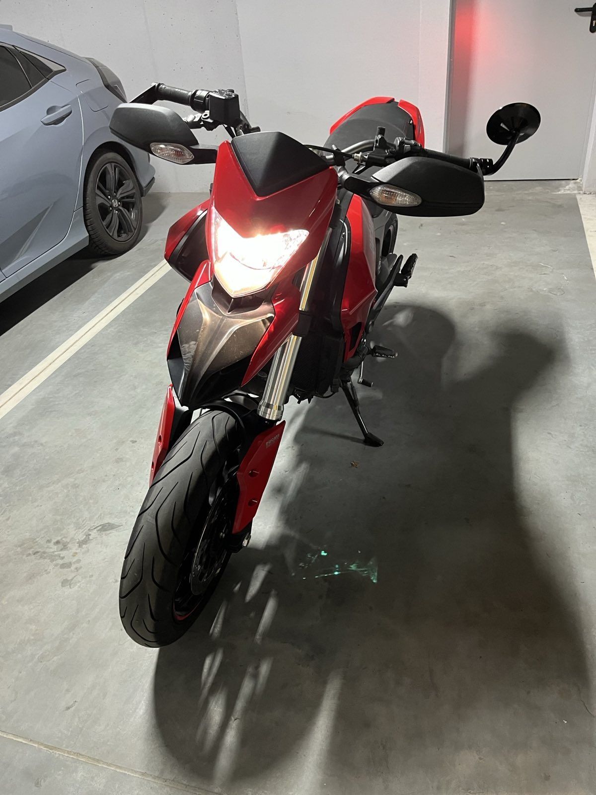 Ducati Hypermotard 821 / Zamiana na multistradę