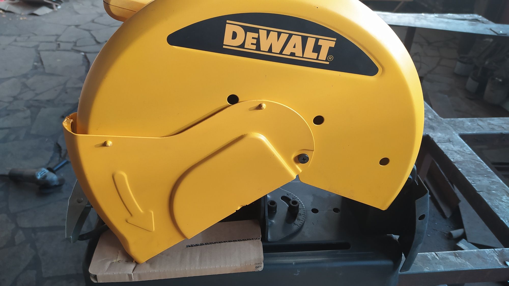 Монтажная пила Dewalt