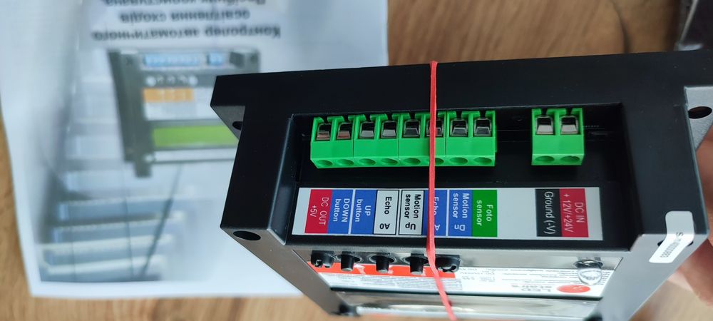 Контролер підсвітки сходів з регулюванням дії датчиків руху ( LCD )