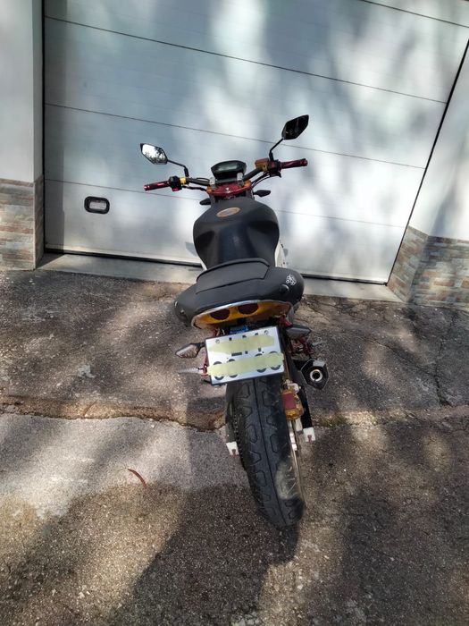 Yamaha FZR600 modificada