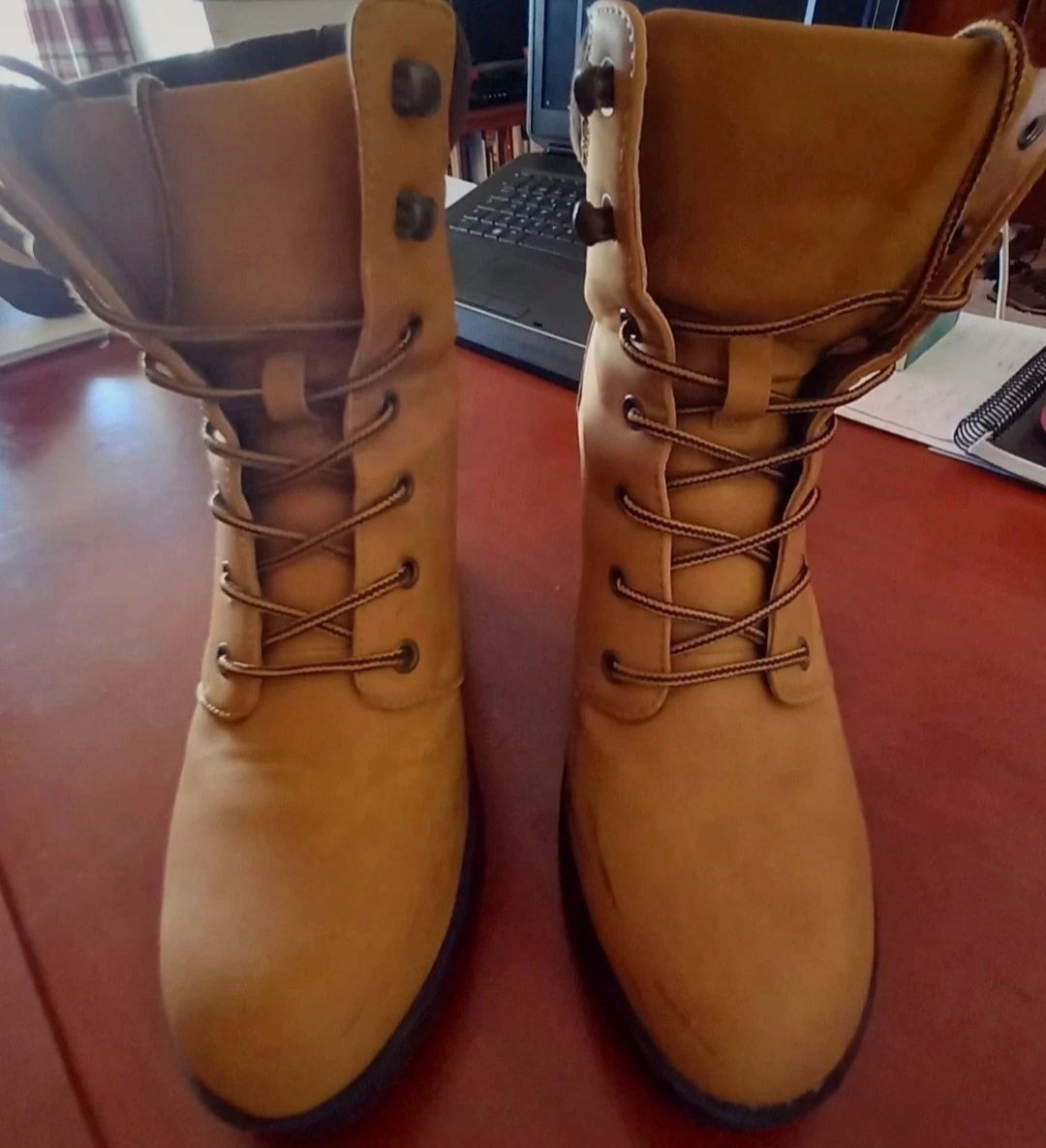 Botas pelo tornozelo