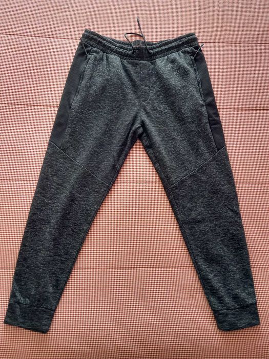 (NOVO, PORTES GRÁTIS) Calças Jogger de Malha Premium em Cinzento