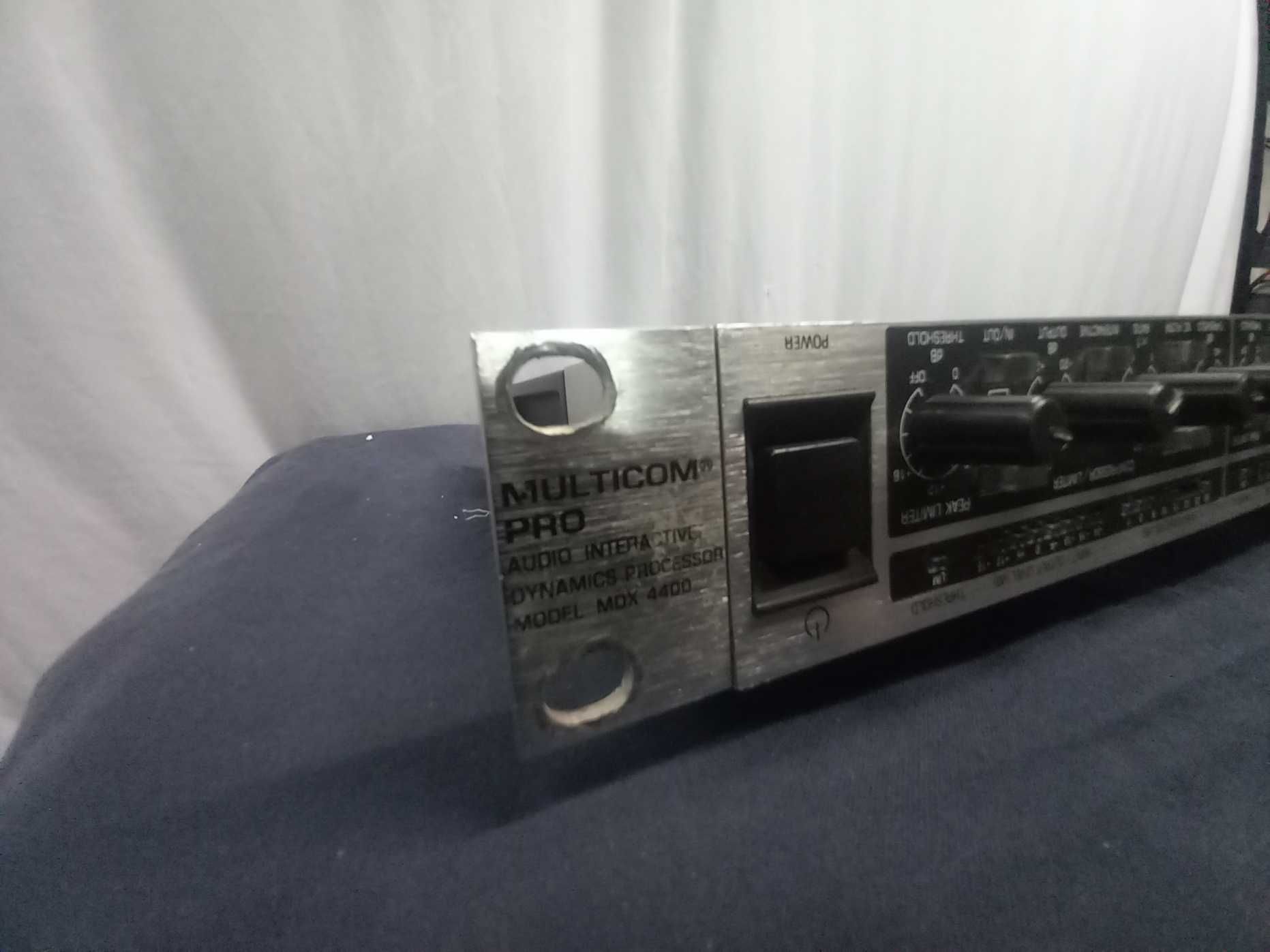 compresor limiter behringer mdx4400