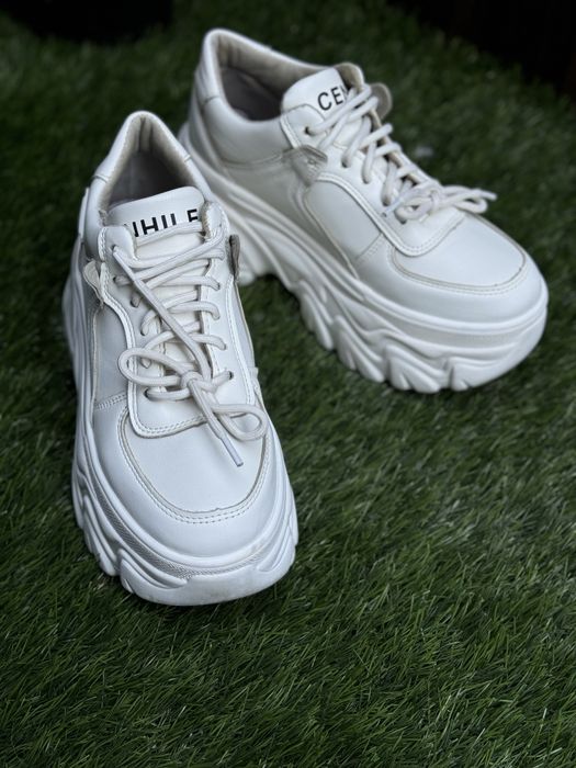 Кроссовки на высокой платформе как Buffalo