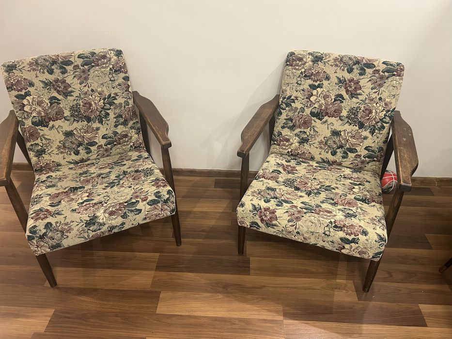 Fotele retro w kwiaty brazowo bezowe