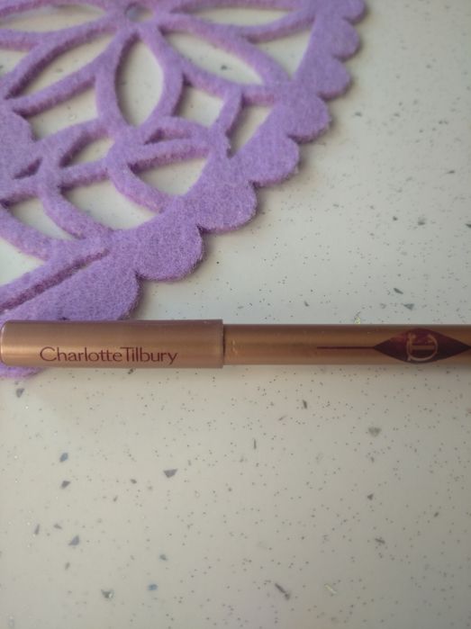 Charlotte Tilbury konturówka do ust