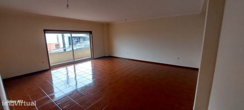 T2 com garagem Fechada e garagem em Valpedre- Penafiel