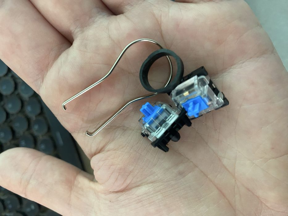 Механічна ретро клавіатура у вигляді друкарськоі машинки