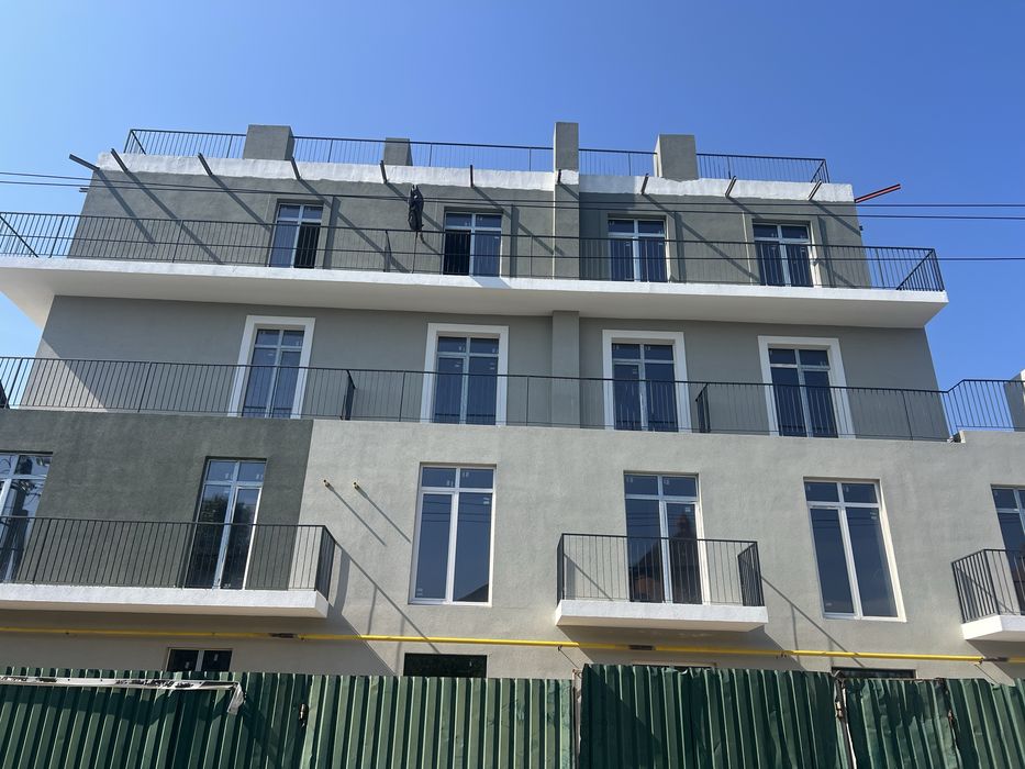 Без %. 1-кім студія з балконом, басейн,вітражні вікна, укриття