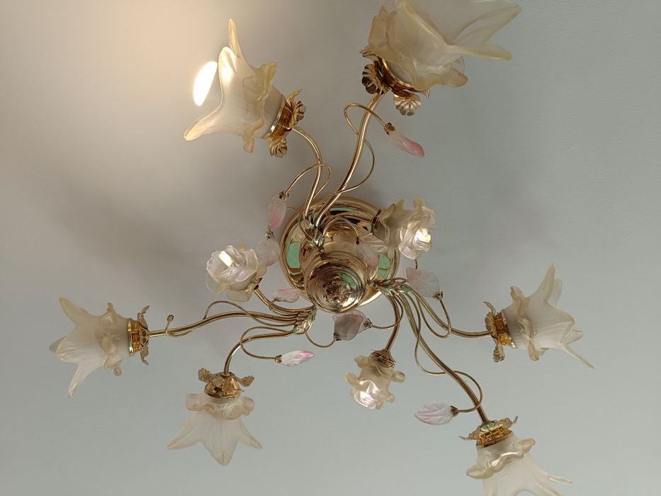 Продам люстру світильник