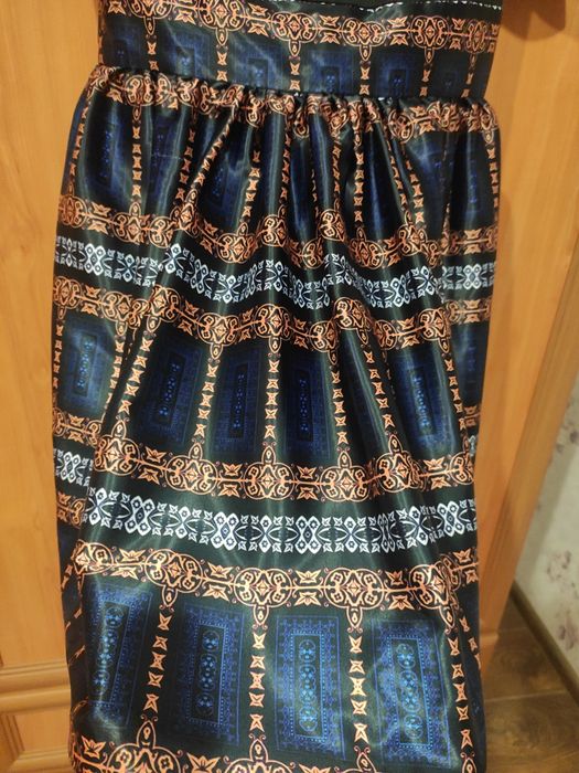 Коктельне плаття з відкритими плечима