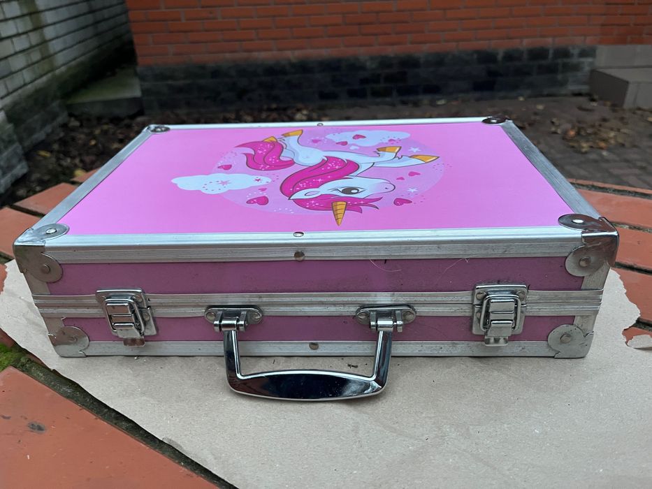 Чемодан з під фломастерів