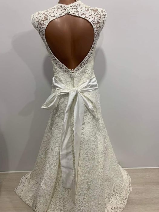 Сукня весільна зі шлейфом