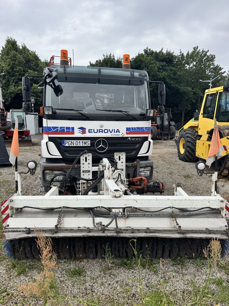 Skrapiarkia do asfaltu emulsji Bitumicznej Mercedes Axor 1829