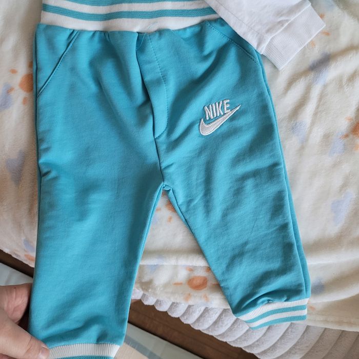 Dresik nike niebiesko bialy 74 dla chlopca