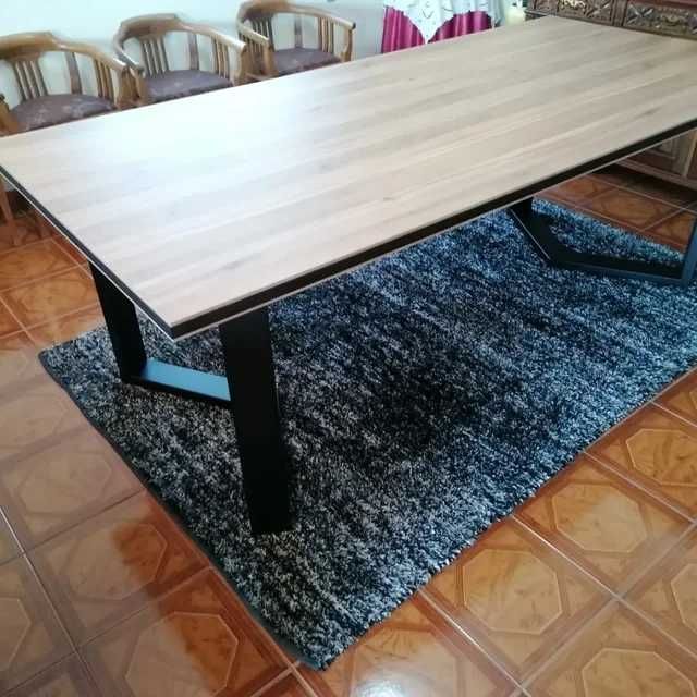 -Mesa de jantar com tampo em melamina