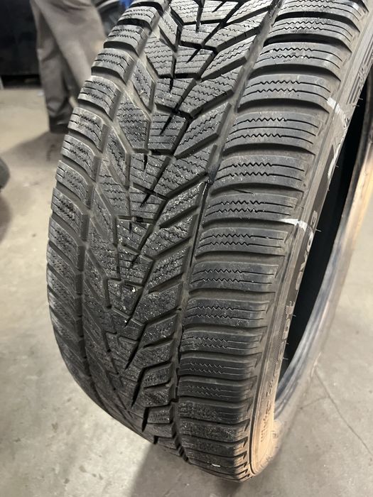 Hankook Winter i*cept evo3 W330 245/45 19