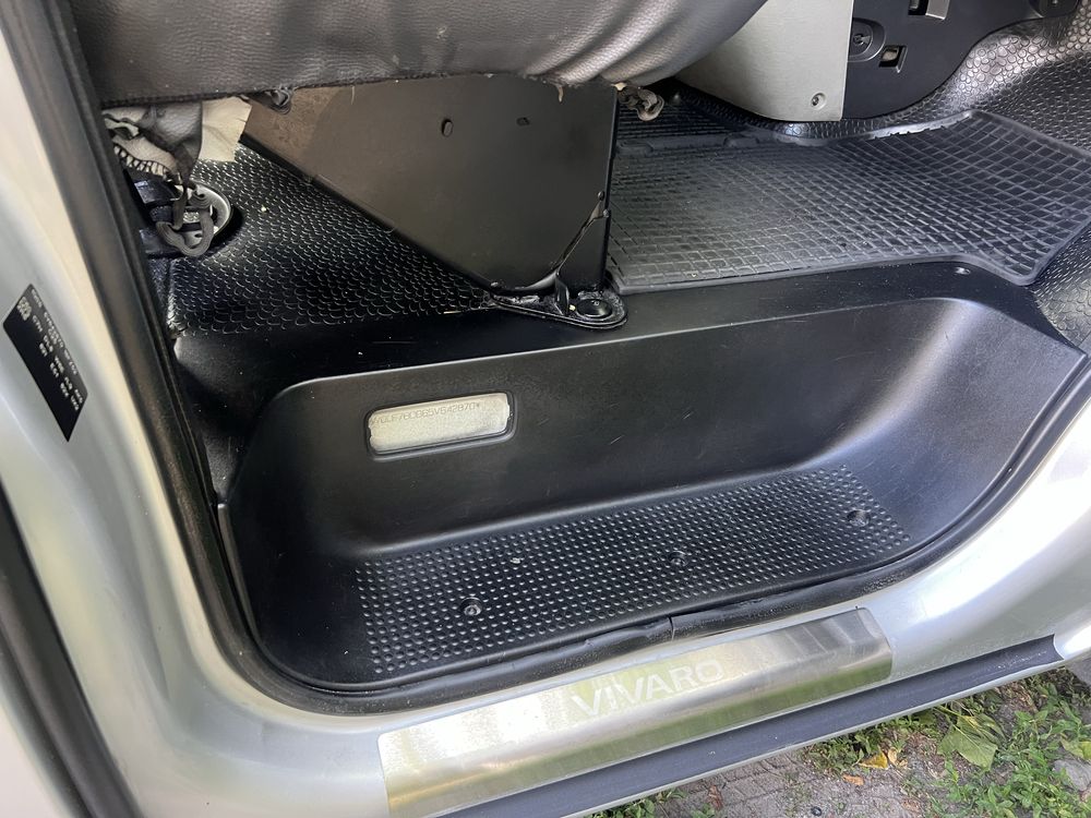 Opel Vivaro Long пассажир 6 мест , категория ..В..