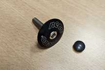 Kapsel steru ze śrubą 1-1/8" AHEAD NECO