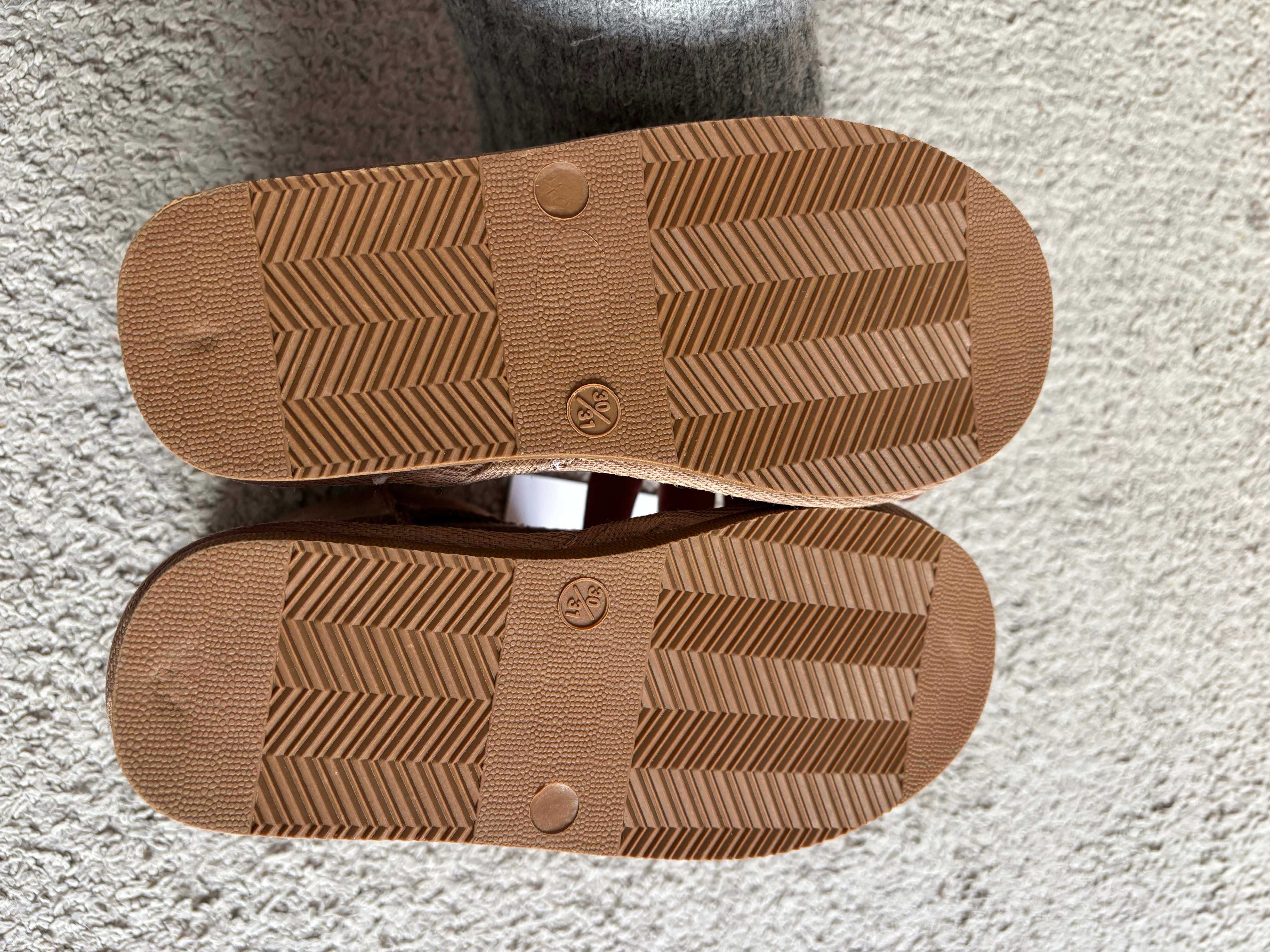 Botas de criança, castanhas com pelo, 30/31
