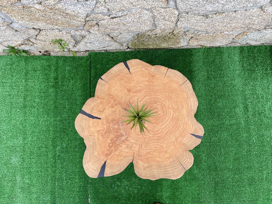 Mesa centro estilo rústica de madeira de cedro e resina epoxy (novo)