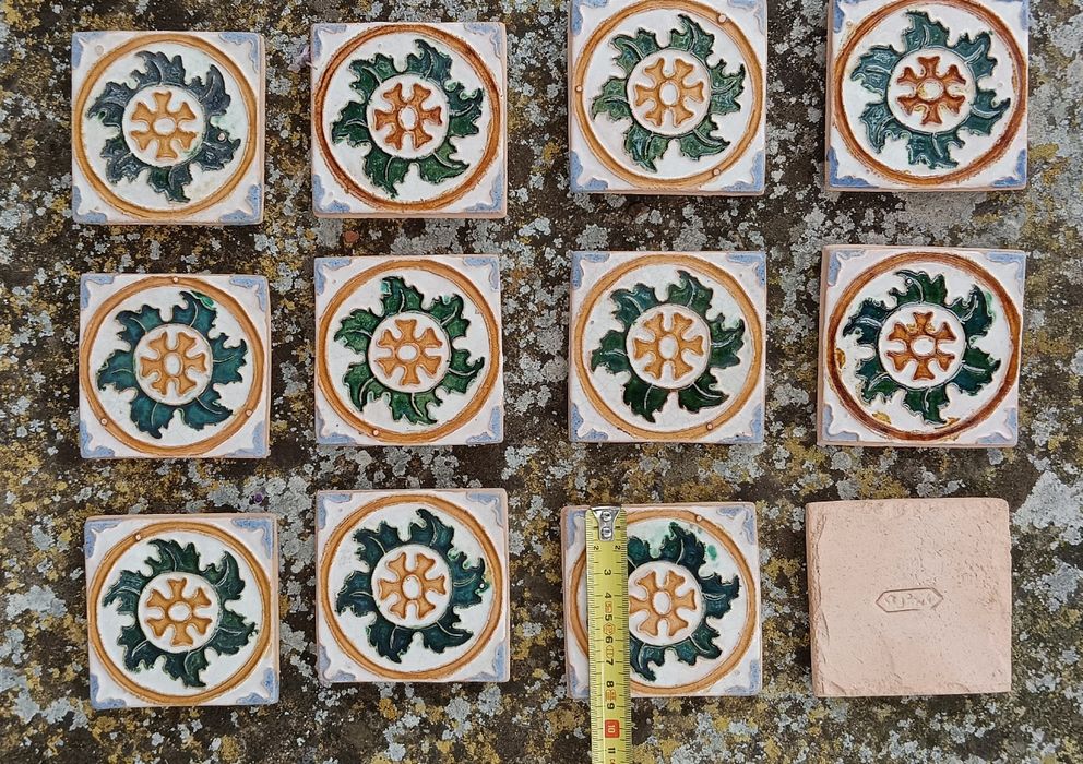 Azulejos hispano árabes feitos e pintados a mão