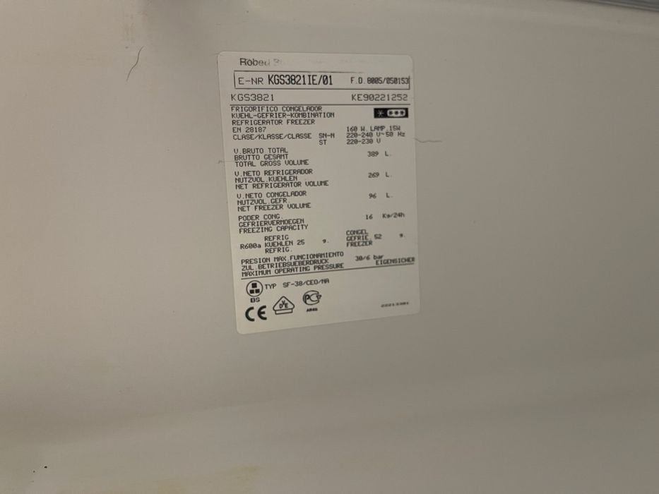 Холодильник двокамерний Bosch KGS 3821