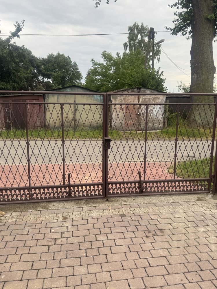 Sprzedam bramę dwuskrzydłową z bramką