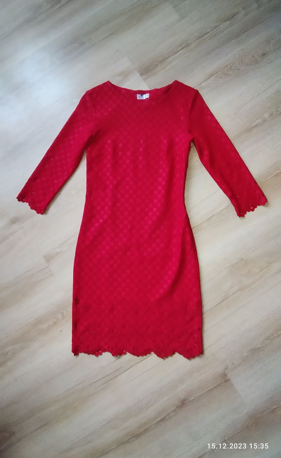 Жіноча червона сукня
