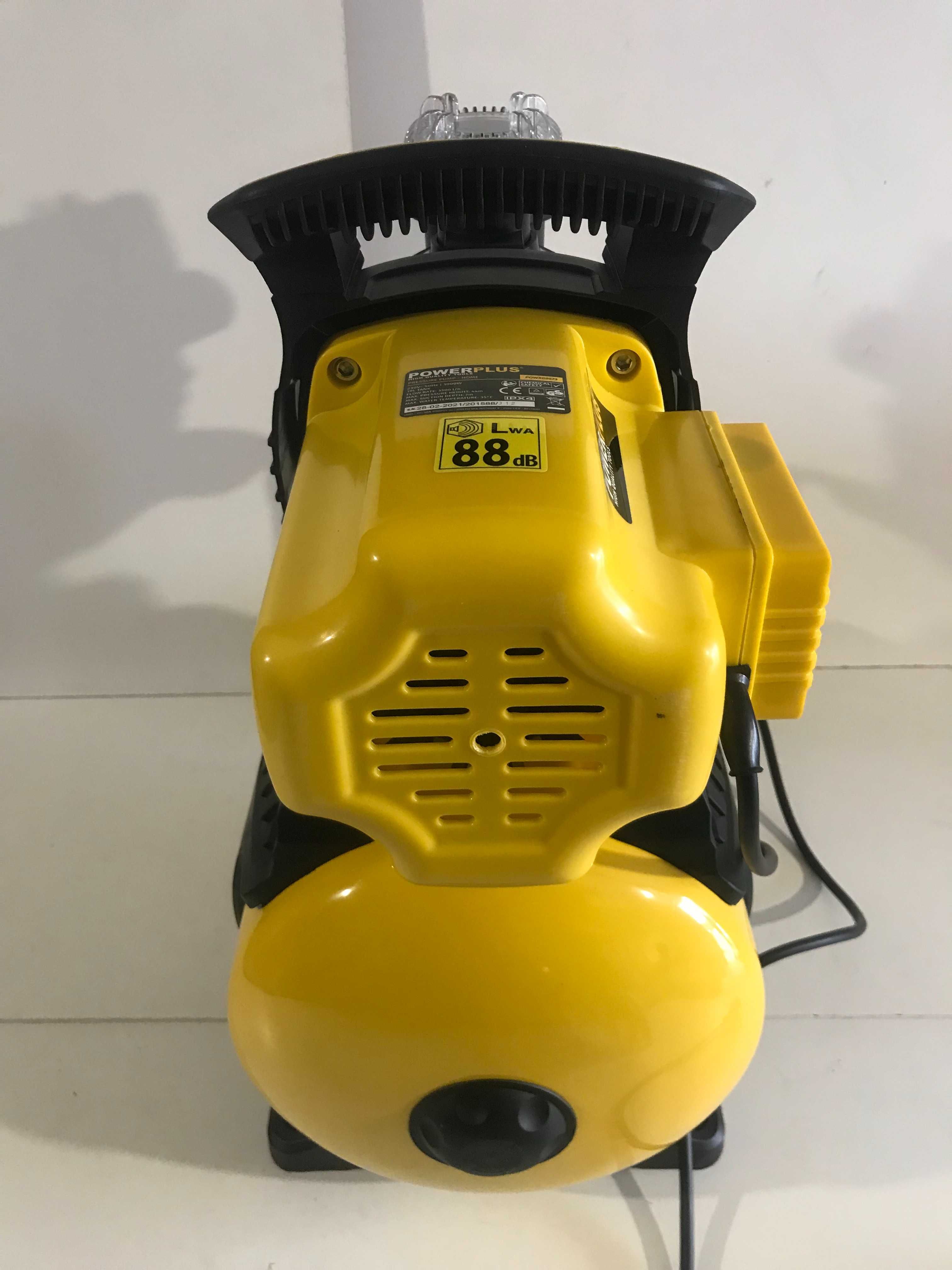 Напірний гідрофорний насос Powerplus POWXG9573 1000 Вт,асинхронний