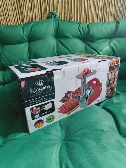 Электрическая мясорубка с томатной соковыжималкой 2 в 1