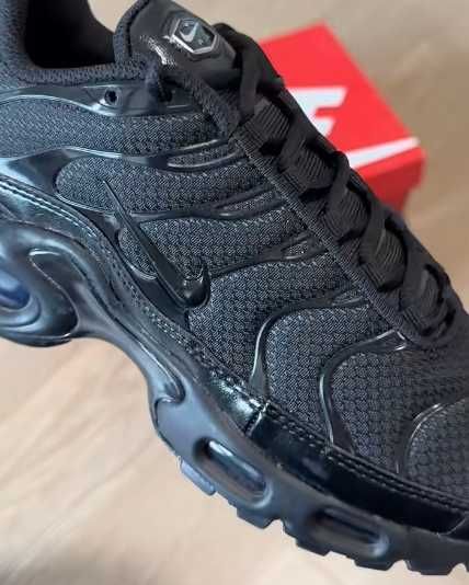 Nike Air Max Plus Triple Black r.42