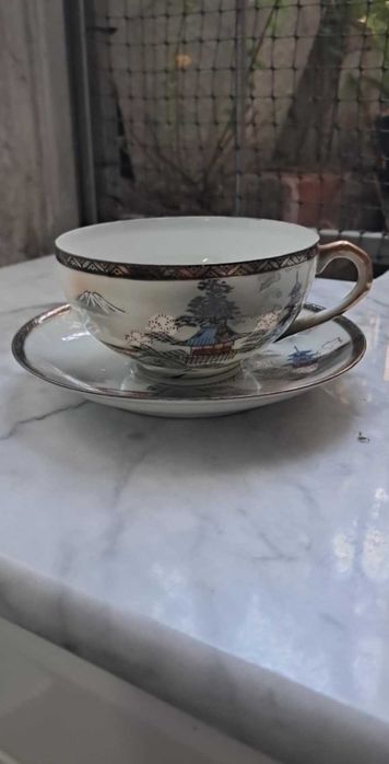 Conjunto de bule e chávena