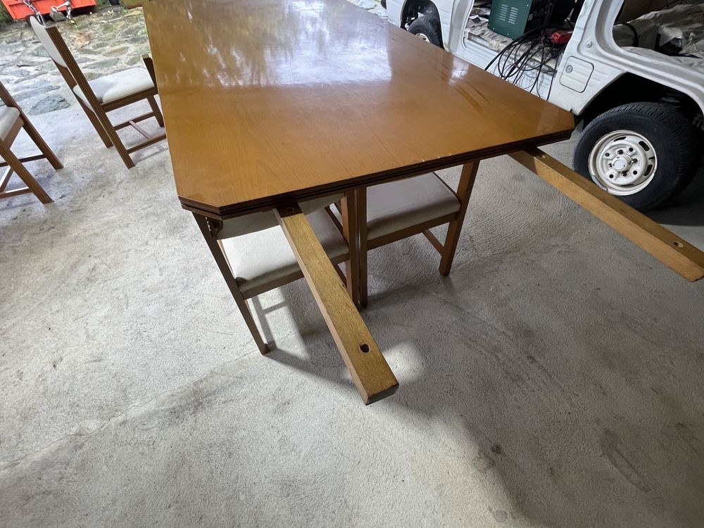 Mesa de madeira.