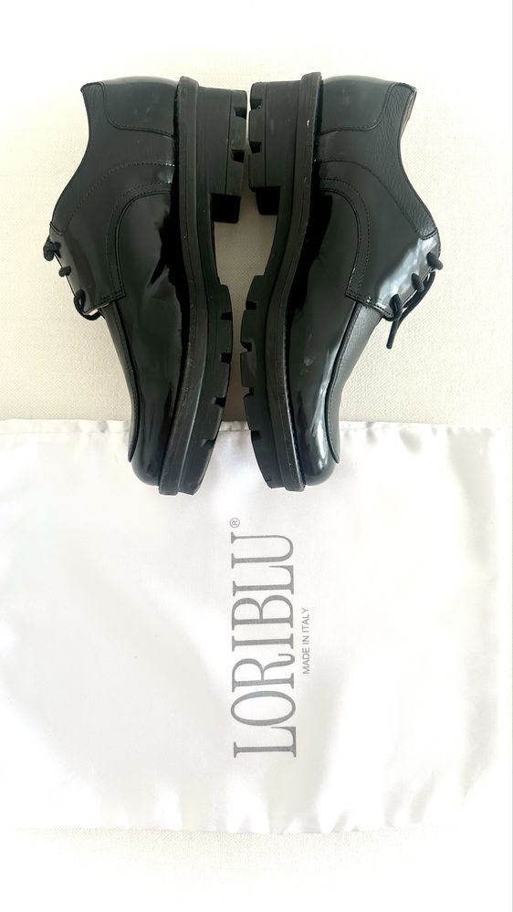 Sapatos pretos Loriblu