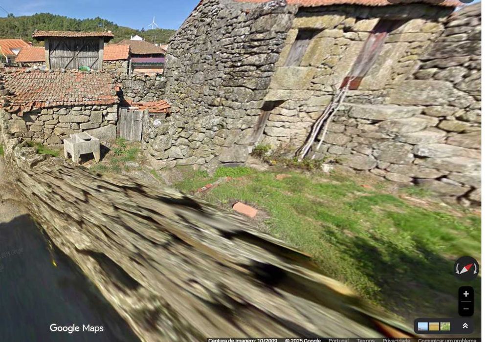 Casa Rustica em centro de Aldeia Serrana com Logradouro