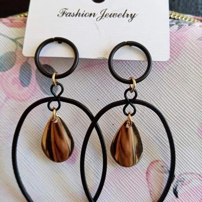 Brincos novos. Super leves. Bijuteria. Ideias para qualquer ocasião...