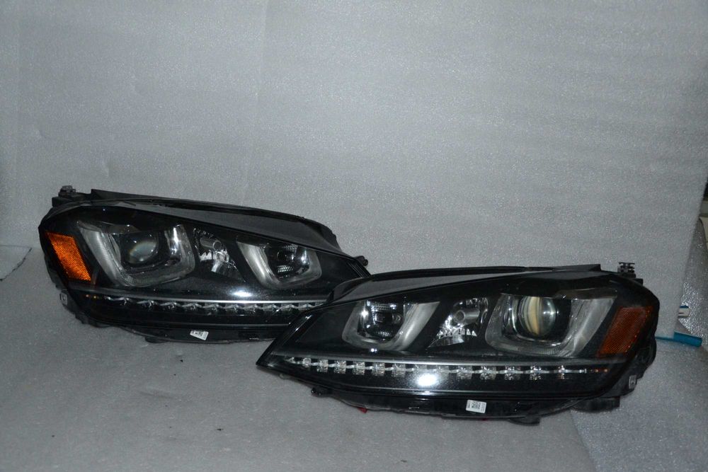 Левая и правая фара Volkswagen Golf ксенон 2017-2020 оригинал