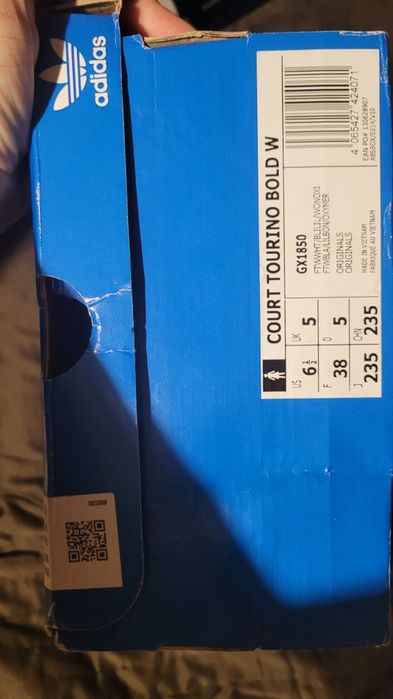 Adidas court tourino bold