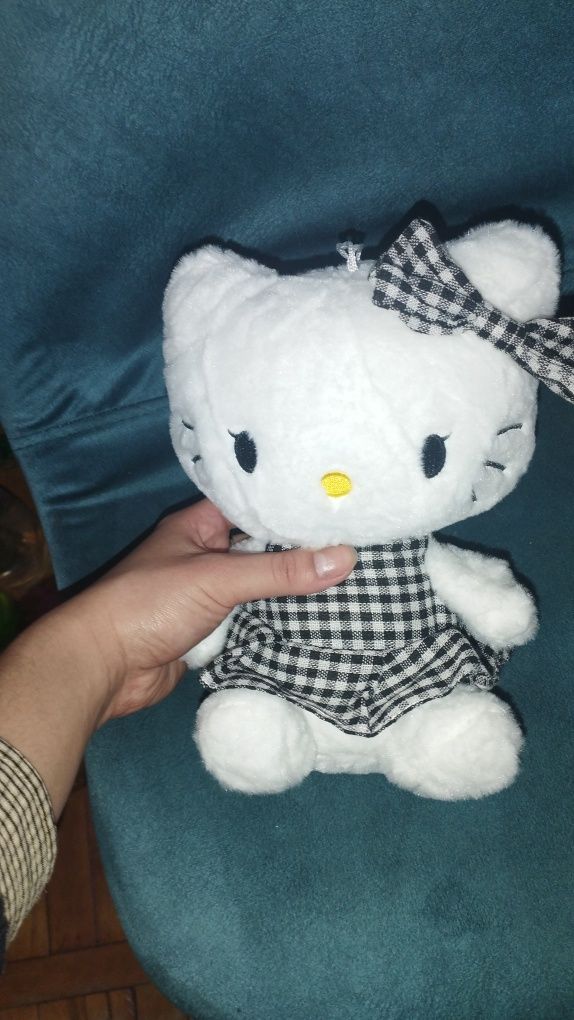 М'яка іграшка Хеллоу Кітті в сукні у клітинку кішка Hello Kitty чорна