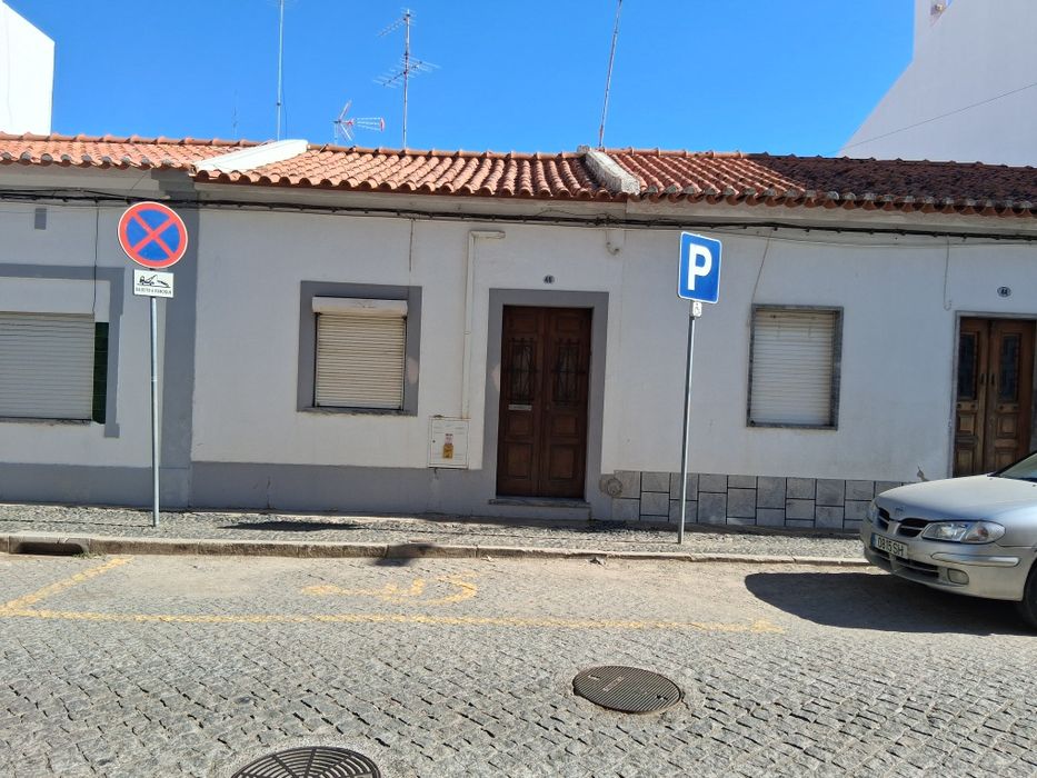 Casa antiga, T3, centro, Beja