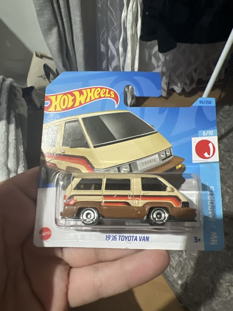 1986 Toyota Van - Hot Wheels 95/250