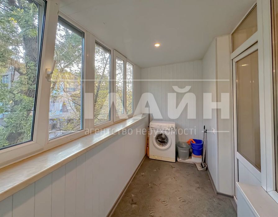 Краща локація! 2х кімн. Сталінка у Центрі міста!