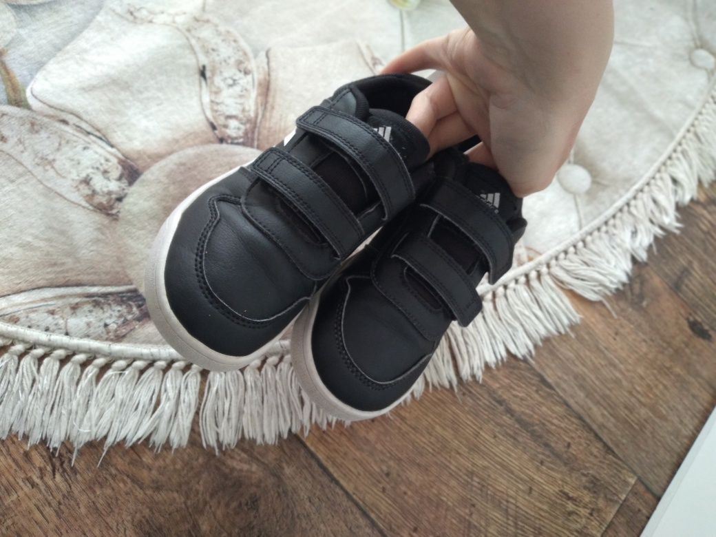 Buty adidas czarne chłopięce na rzepy rozmiar 31